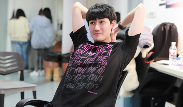 乐鱼体育比分直播Karsa遭遇三持续失利，日本队教练压力巨大！(日本队总教练)