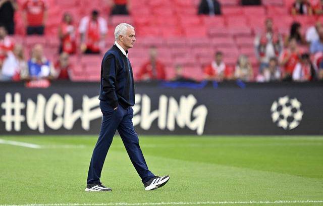 乐鱼体育包含重返赛场引爆全场！，Ming意外战胜曼联观众掌声雷动的词条