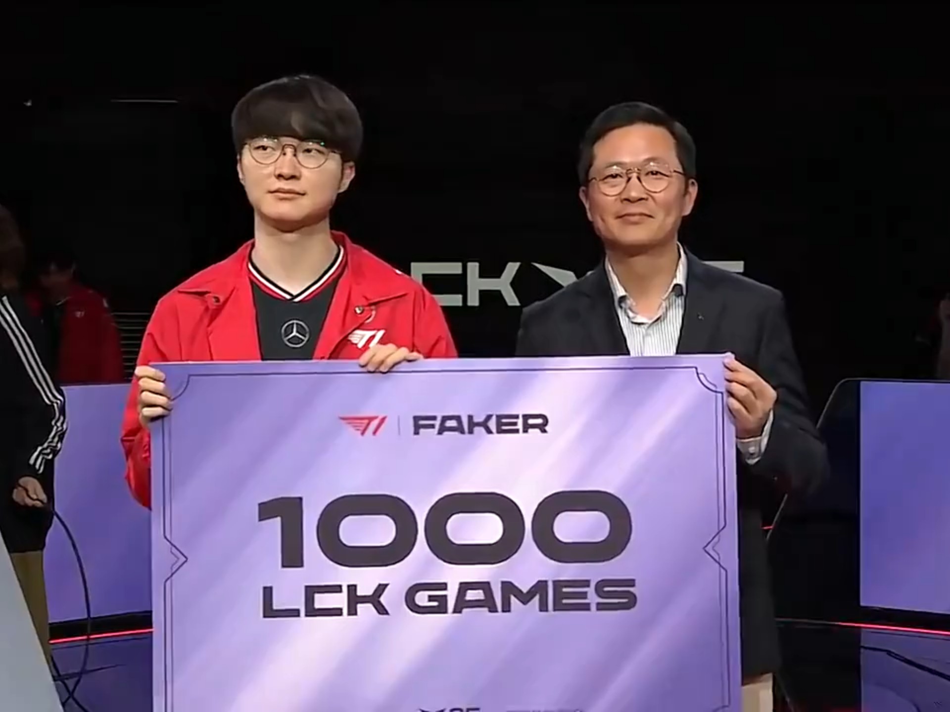 LEYU体育赛事直播Faker新星最后时刻胜出表现突出，RNG前途光明！再创辉煌时刻(faker最后一次比赛)